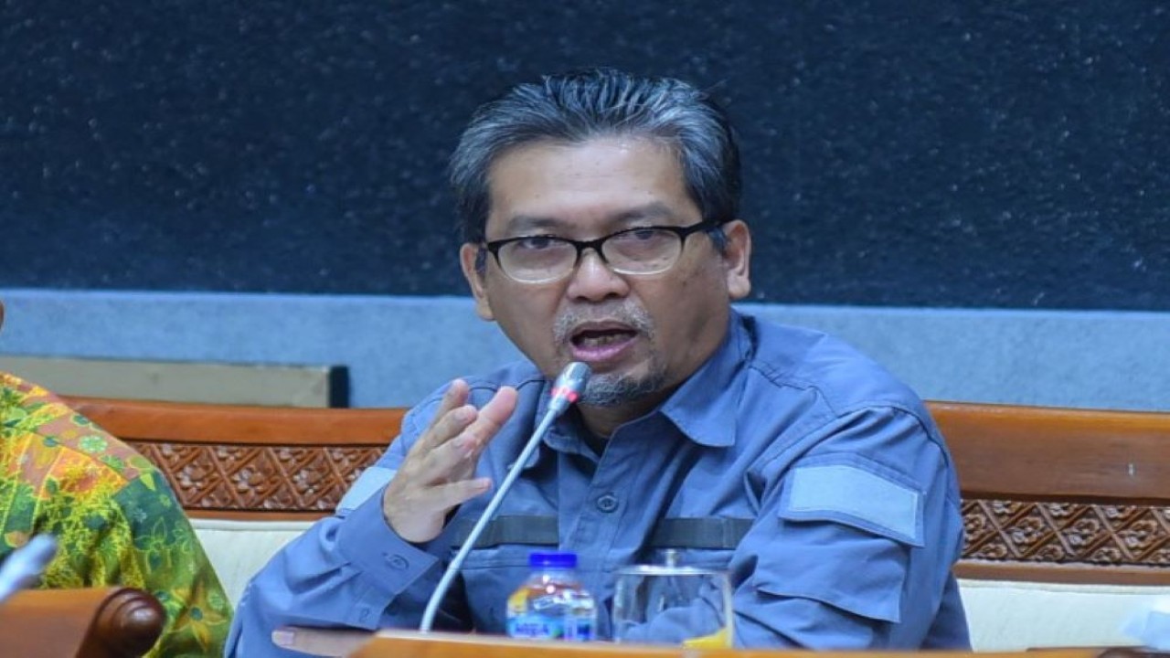 Anggota Komisi I DPR RI Al Muzzammil Yusuf dalam Rapat Dengar Pendapat Komisi I dengan Dewas dan Direksi LPP RRI dan TVRI di Gedung Nusantara II, Senayan, Jakarta, Kamis (2/6/2022). (Jaka/Man)