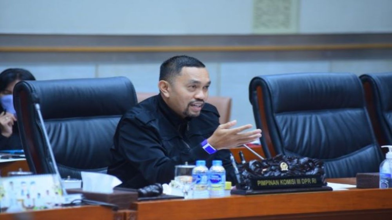 Wakil Ketua Komisi III DPR RI Ahmad Syahroni saat Rapat Dengar Pendapat Komisi III DPR RI dengan Sekretariat Jenderal MPR RI. (Jaka/nvl)