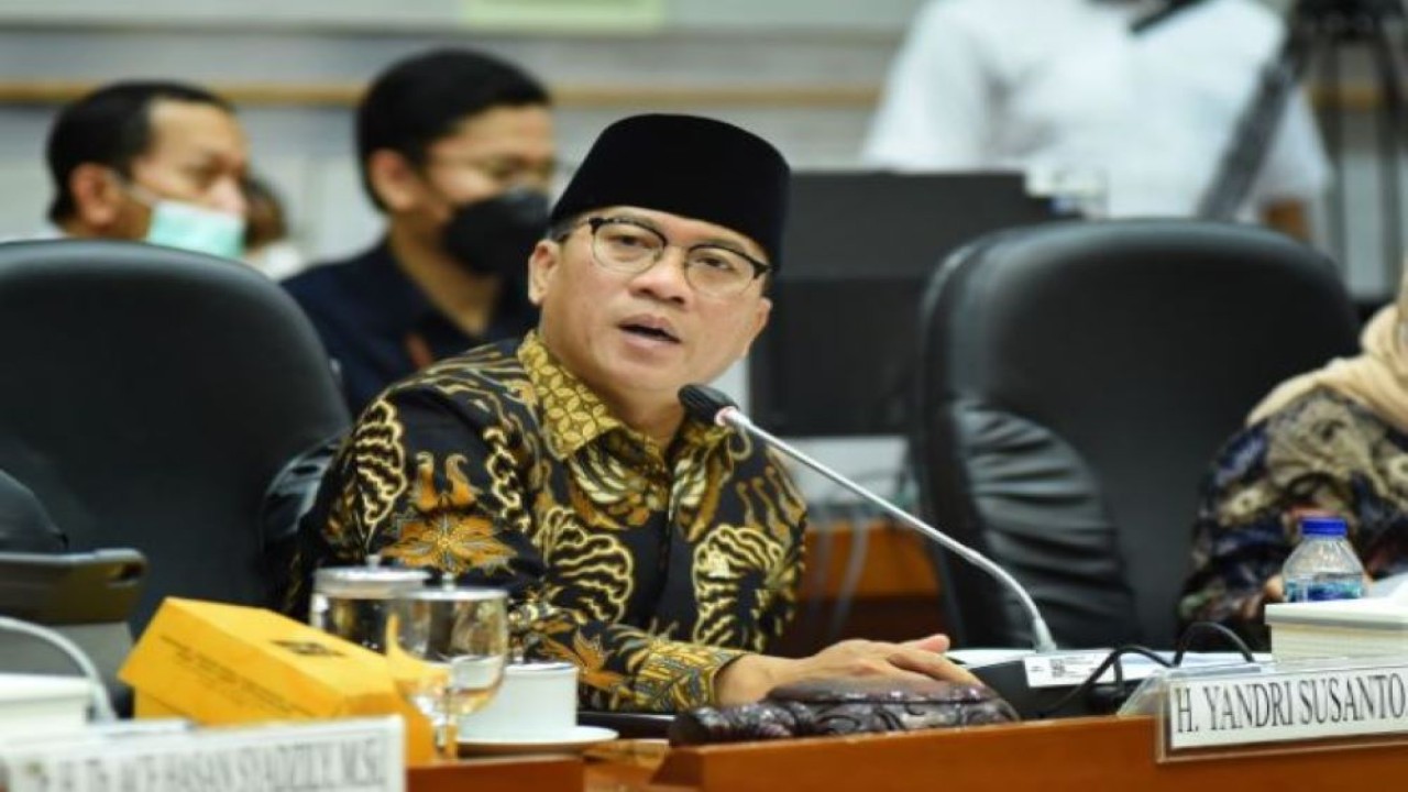 Ketua Komisi VIII DPR RI Yandri Susanto saat rapat kerja antara Komisi VIII DPR RI dengan Menteri Sosial RI. (Runi/nvl)