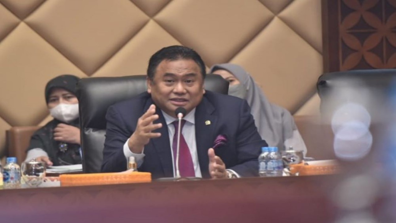 Wakil Ketua DPR RI Rachmat Gobel saat Rapat Kerja Komisi V DPR RI dengan Menteri Pekerjaan Umum dan Perumahan Rakyat (PUPR) RI. (Azka/nvl)