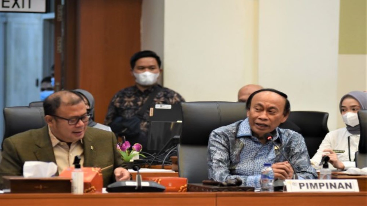 Wakil Ketua Banggar Muhidin Mohamad Said dalam Rapat Kerja dengan Menteri Koordinator Bidang Kemaritiman dan Investasi RI di Gedung Nusantara II, Senayan, Jakarta, Kamis (9/6/2022). (Devi/Man)