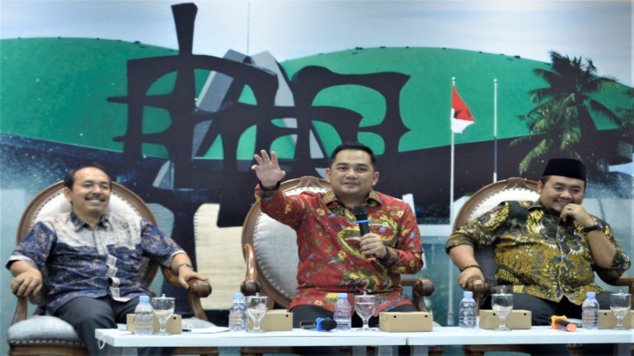 Anggota Komisi II DPR RI Rifqinizamy Karsayuda (tengah) saat diskusi Dialektika Demokrasi di Gedung Nusantara III, Senayan, Jakarta, Kamis (9/6/2022). (Andri/nvl)