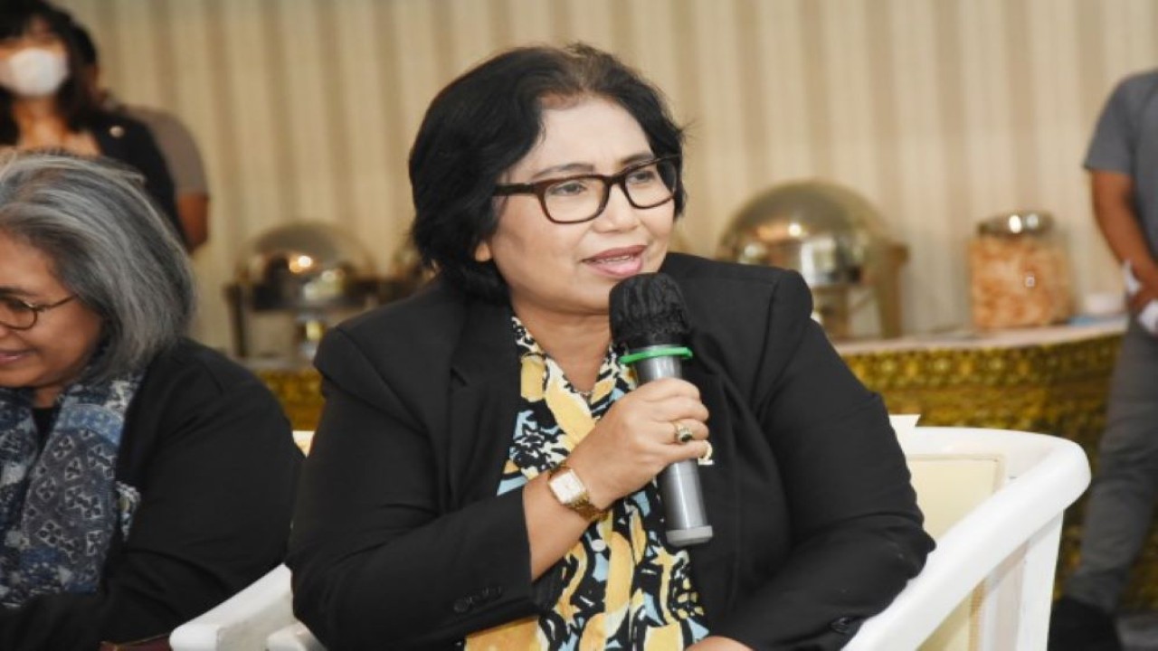 Anggota BURT DPR RI Irma Suryani saat dialog BURT DPR RI dengan dirut PT KAI beserta jajarannya disemarang, Jateng, Sabtu (11/6/2022). (Arief/nvl)