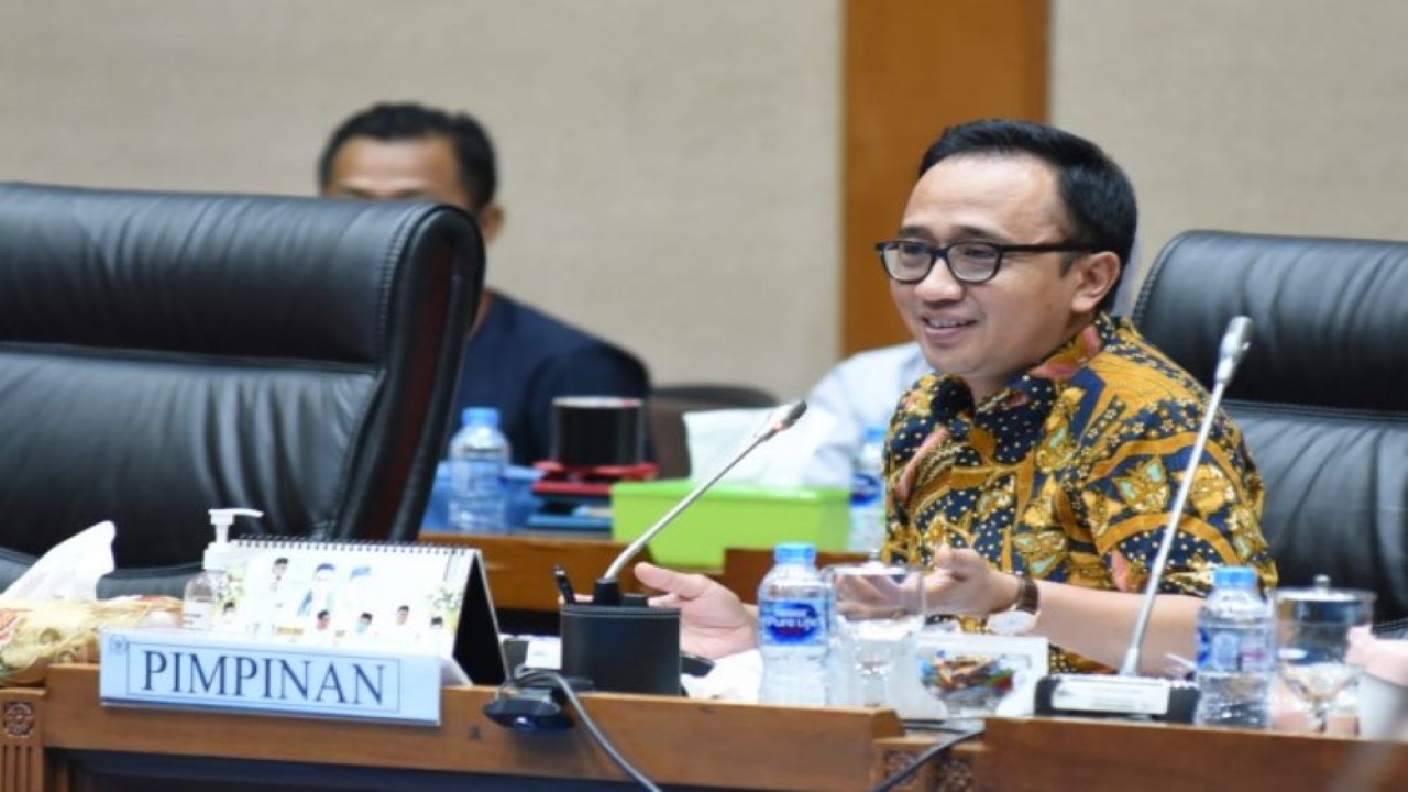 Wakil Ketua Komisi VII DPR Bambang Haryadi dalam rapat Komisi VII DPR RI dengan jajaran eselon I Kemenperin, Senin (13/6/2022). (Oji/Man)