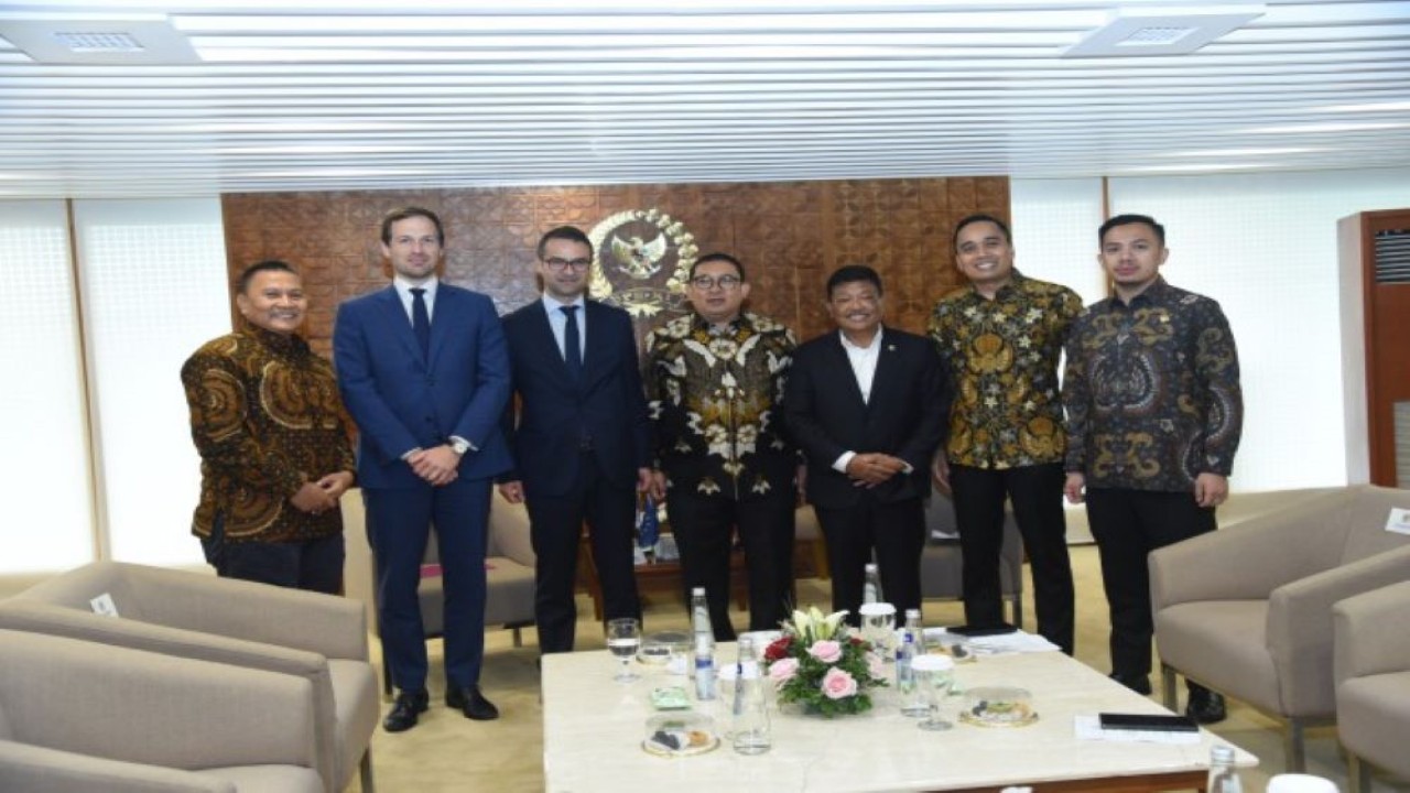 Ketua BKSAP Fadli Zon saat pertemuan dengan Tomasz Poręba di DPR RI, Senayan Jakarta, Selasa (14/6/2022). (Oji/nvl)