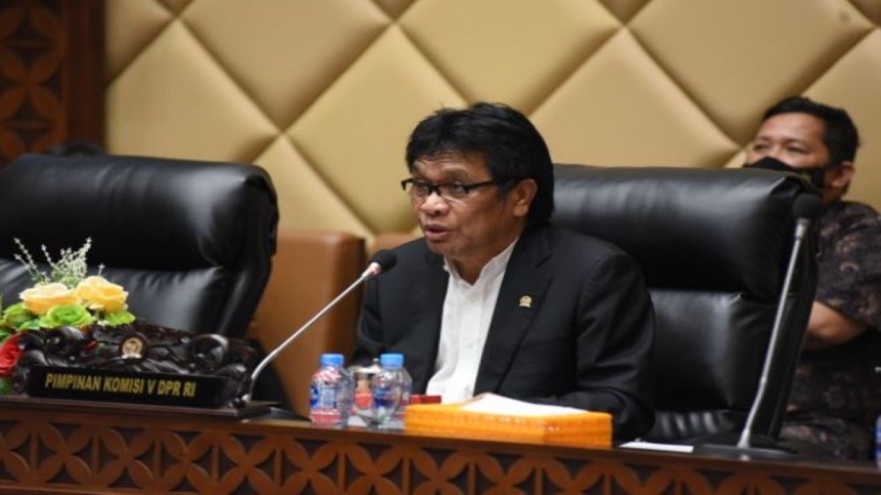 Wakil Ketua Komisi V DPR RI Ridwan Bae saat RDP Komisi V DPR RI dengan Direktur Jenderal Anggaran Kementerian Keuangan soal penyusunan RUU LLAJ, di Gedung Nusantara, Senayan, Jakarta, Rabu (15/6/2022). (Arief/nvl)