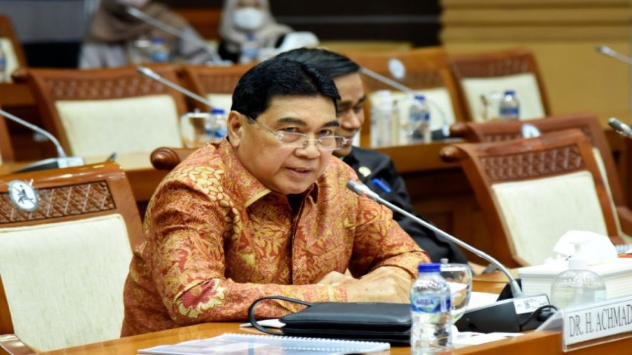 Anggota Komisi VIII DPR RI Achmad saat Rapat Kerja Komisi VIII DPR RI dengan Kepala Badan Amil Zakat Nasional (Baznas) beserta jajaran di Gedung Nusantara II, Senayan, Jakarta, Kamis (16/6/2022). (Runi/nvl)