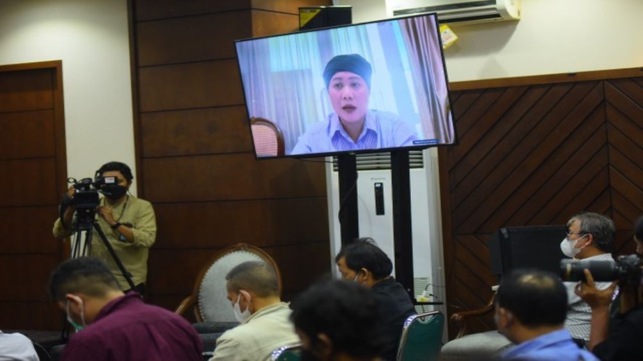 Anggota Komisi IV DPR RI Luluk Nur Hamidah hadir virtual pada diskusi Dialektika Demokrasi bertema 'Jelang Idul Adha 1443 H, Amankah Hewan Kurban di Tengah PMK' di Gedung Nusantara III, Senayan, Jakarta, Kamis (16/6/2022). (Jaka/nvl)