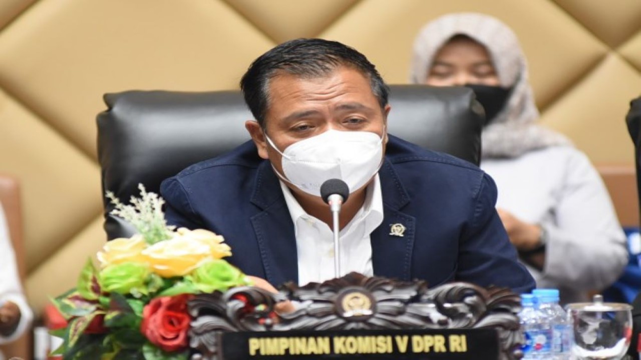 Ketua Komisi V DPR RI Lasarus saat memimpin rapat di Komisi V DPR RI, Gedung Nusantara, Senin (20/6/2022). (Arief/Man)