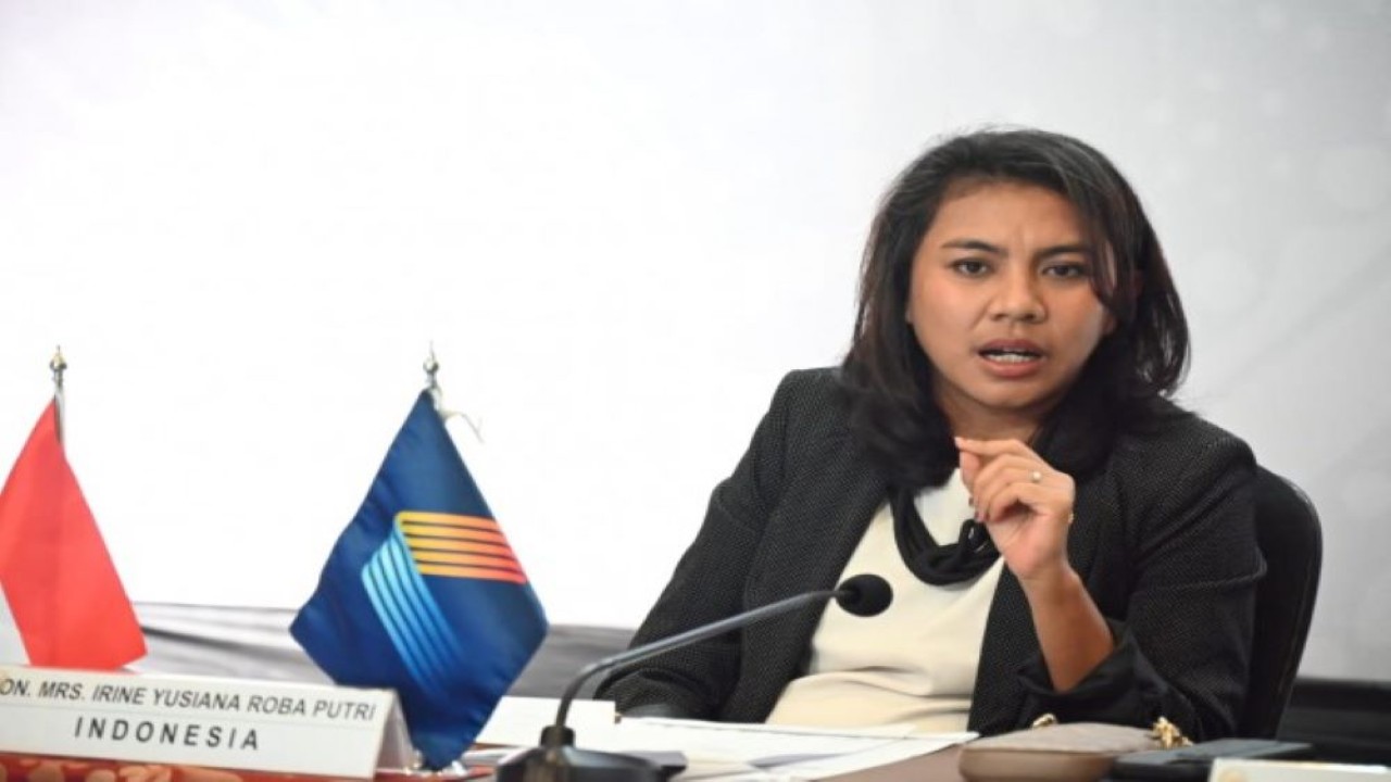 Anggota BKSAP DPR RI Irine Yusiana Roba Putri saat serah terima tuan rumah AIPACODD dari Parlemen Kamboja yang dilaksanakan secara daring, Jumat (24/6/2022). (Anne/Man)
