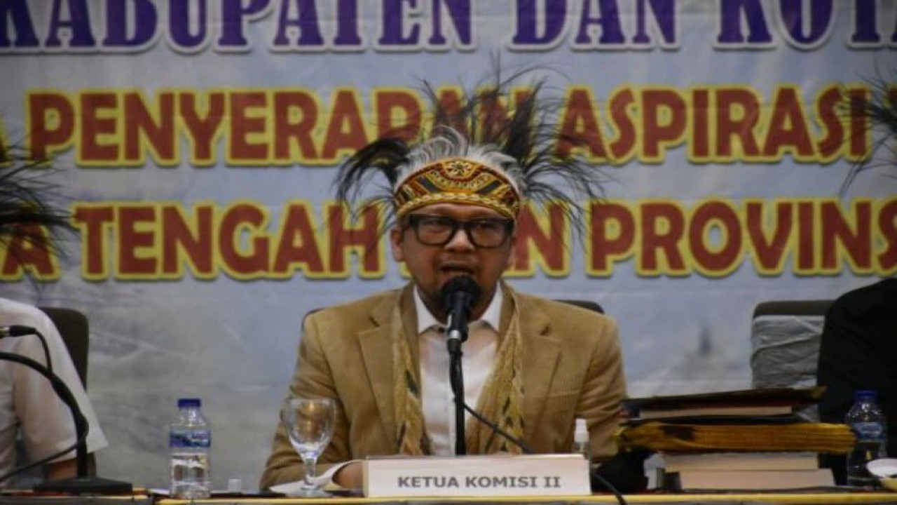 Ketua Komisi II DPR RI Ahmad Doli Kurnia saat memimpin tim kunjungan kerja Panja Komisi II DPR RI dalam rangka terkait RUU Tentang Pemekaran Provinsi Papua di Jayapura. (Puntho/rni)