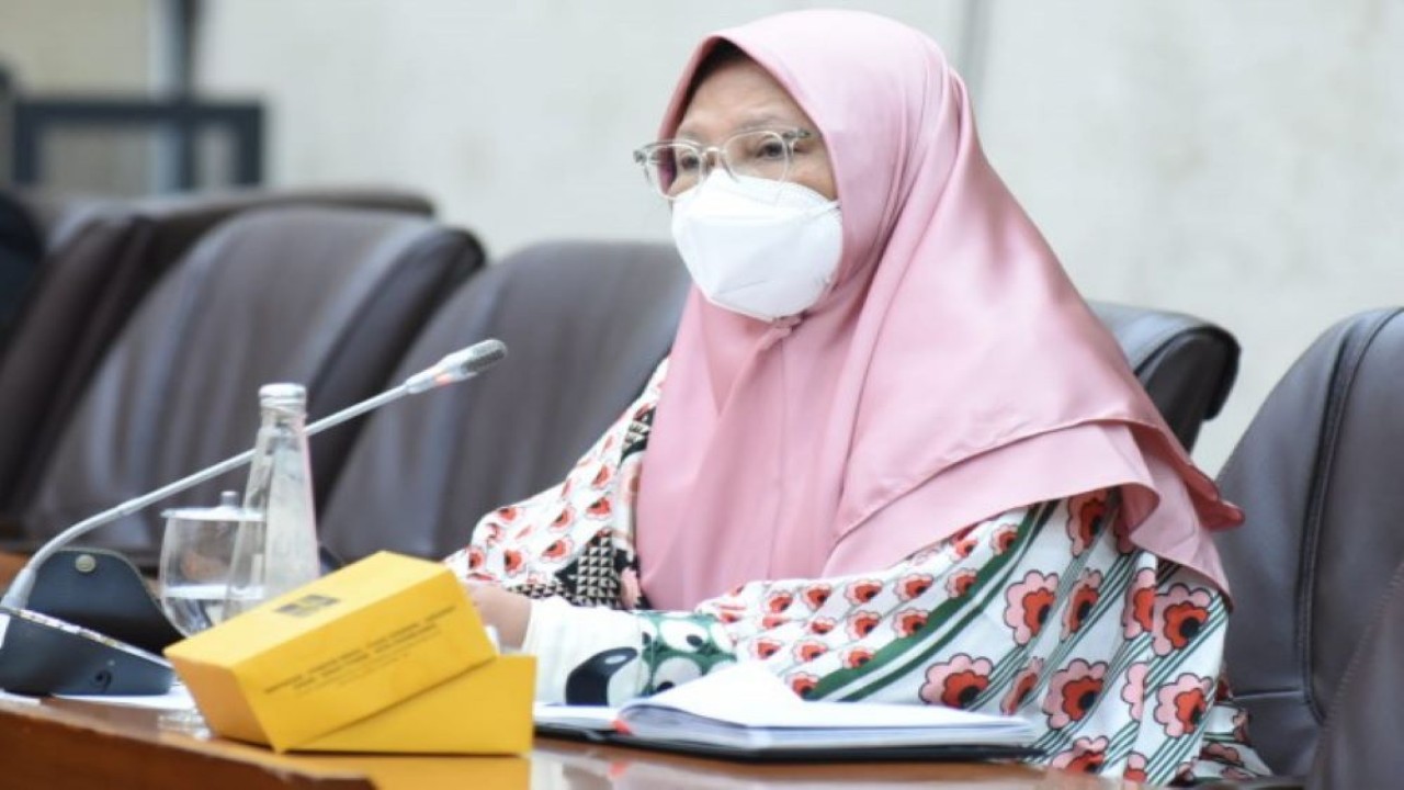 Anggota Komisi VI DPR RI Nevi Zuairina dalamRDP dengan Deputi Sumber Daya Manusia, Teknologi, Informasi Kementerian BUMN RI dan FHCI, di Ruang Rapat Komisi VI DPR RI, Gedung Nusantara I, Senayan, Jakarta, Selasa (28/6/2022). (Oji/Man)