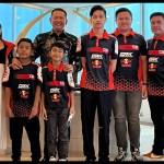 Ketua MPR RI Bambang Soesatyo (kedua kiri) bersama para pembalap gokart dan manajemen SN Racing-1655958795