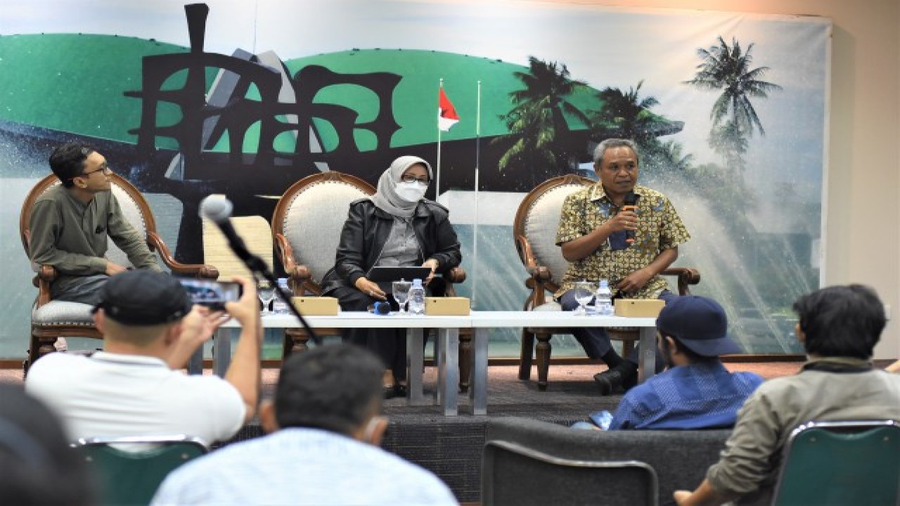 Anggota Komisi III DPR RI Benny K. Harman saat menghadiri Diskusi Forum Legislasi dengan tema RUU KUHP dan Ancaman Kebebasan Pers . Foto: Dok DPR