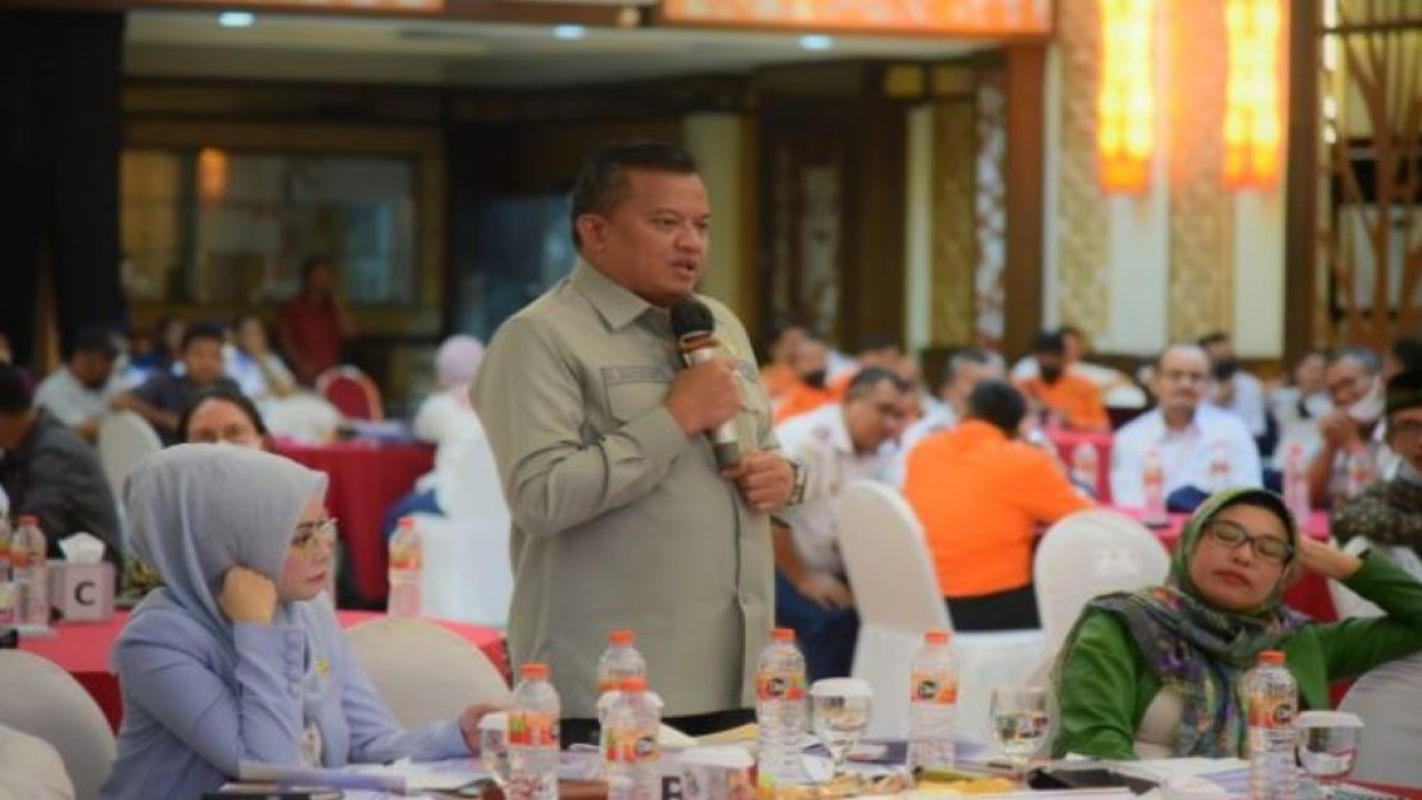 Anggota Komisi V DPR RI Mulyadi saat mengikuti pertemuan Tim Kunjungan Kerja Reses Komisi V DPR RI dengan Pemerintah Provinsi Maluku Utara. (Eki/rni)