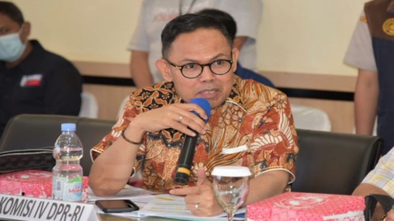 Anggota Komisi IV DPR Andi Akmal Pasluddin dalam Kunjungan Kerja Komisi IV DPR di Balai Karantina Pertanian Palu, Sulawesi Tengah, Jumat (15/7/2022). (Icha/Man)