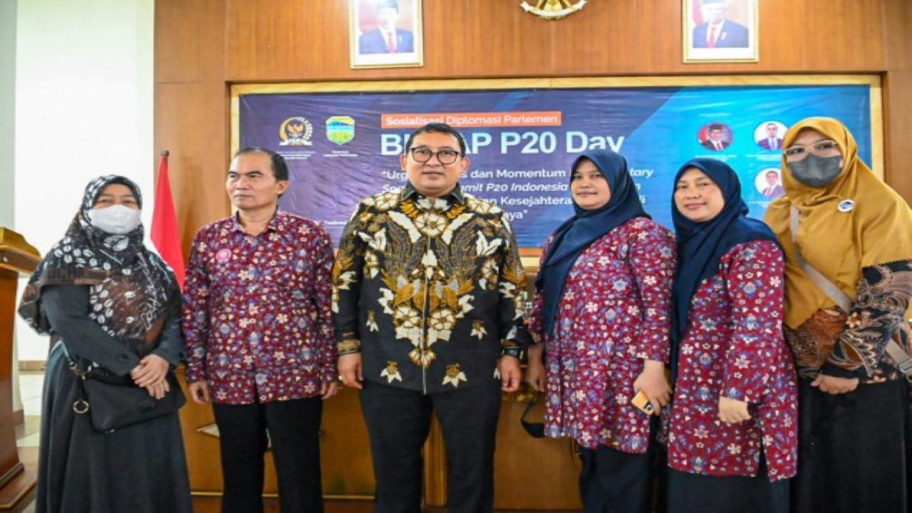 Ketua BKSAP DPR RI Fadli Zon dalam kegiatan Sosialisasi Diplomasi Parlemen bertema "Urgensi SDGs dan Momentum Parliamentary Speakers Summit P20 Indonesia 2022 dalam Upaya Peningkatan Kesejahteraan Rakyat di Kabupaten Tasikmalaya", di Kantor Bupati Tasikmalaya, Jawa Barat, Rabu (20/7/2022). (Ridwan/Man)