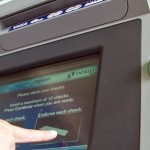 Ilustrasi transaksi di ATM-1656776427