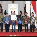 Ketua MPR RI Bambang Soesatyo (keempat kanan) dan Presiden Joko Widodo serta para pimpinan MPR RI-1657863725