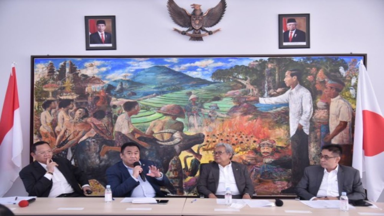 Wakil Ketua DPR RI Rachmat Gobel dalam pertemuan Delegasi DPR RI dengan Duta Besar RI untuk Jepang dan Negara Federasi Mikronesia Heri Akhmadi, di KBRI Tokyo, Jepang, Senin (1/8/2022). (Azka/nvl)