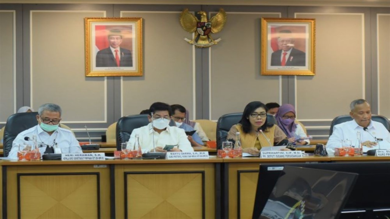 Biro Protokol dan Hubungan Masyarakat Sekretariat Jenderal (Setjen) DPR RI menggelar Briefing Keprotokolan terkait pelaksanaan Sidang 16 Agustus 2022 di Ruang Rapat Pansus B, Gedung Nusantara II, Senayan, Jakarta, Selasa (9/8/2022). (Runi/Man)