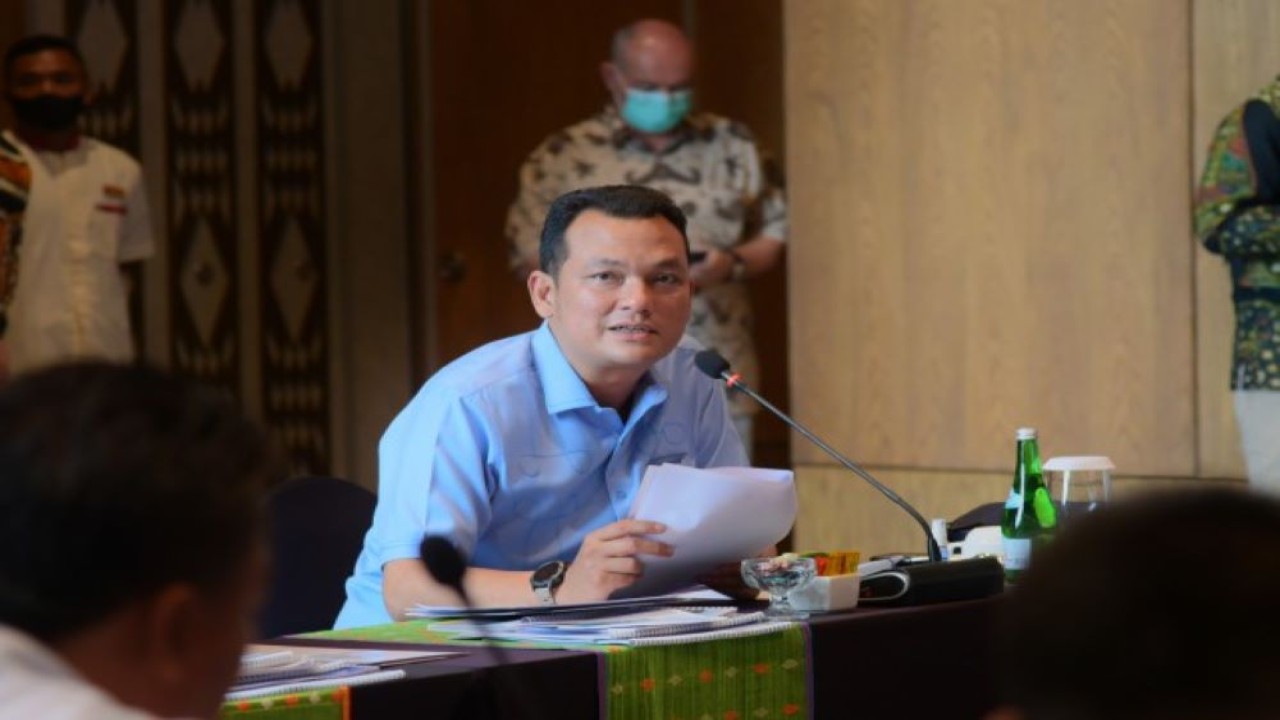 Wakil Ketua Komisi VI DPR Martin Manurung saat pertemuan dengan sejumlah stakeholder mitra Komisi VI DPR di Labuan Bajo, NTT, Senin (8/10/2022). (Eki/nvl)