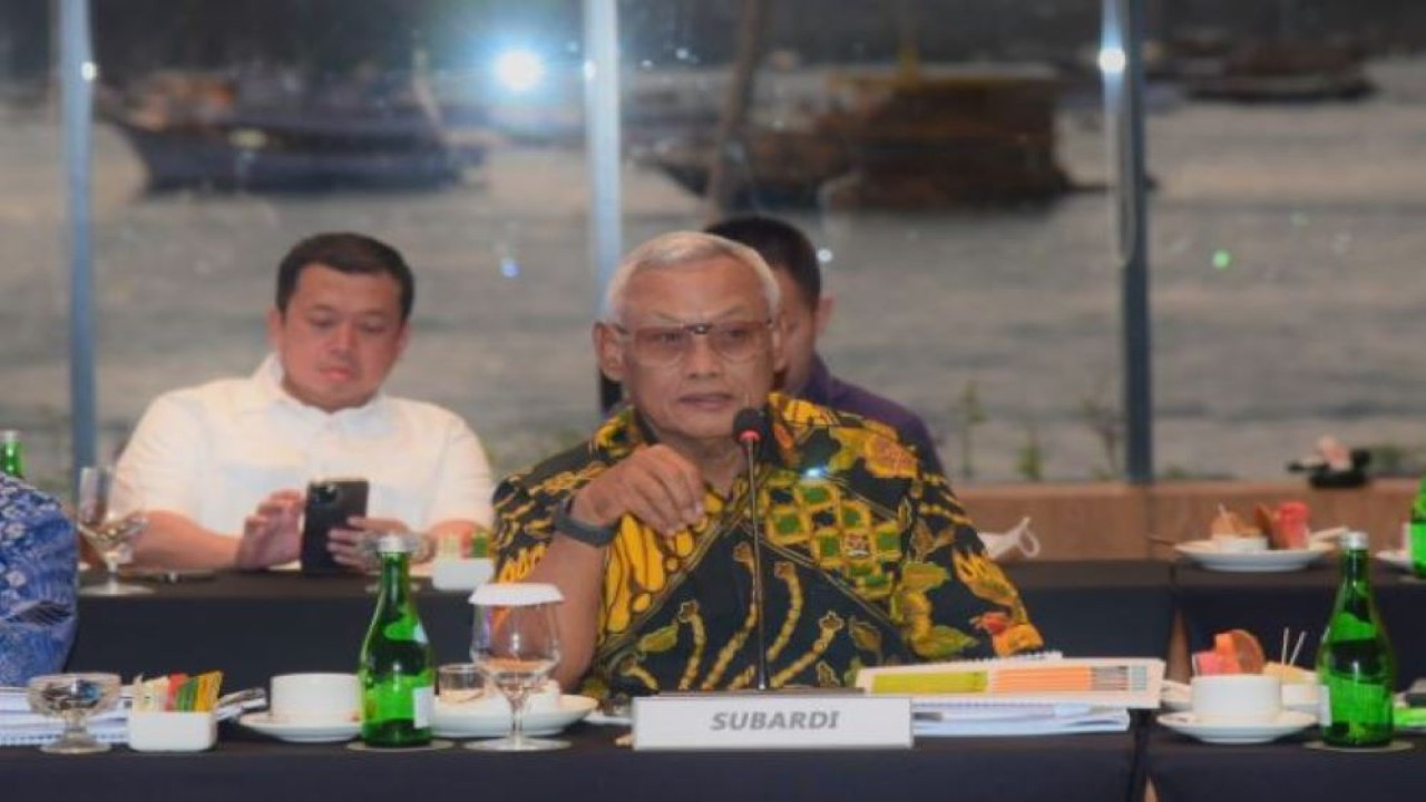 Anggota Komisi VI DPR RI Subardi saat mengikuti rangkaian Kunjungan Kerja Reses Komisi VI DPR RI ke Labuan Bajo, Nusa Tenggara Timur, Senin (8/8/2022). (Eki/Man)