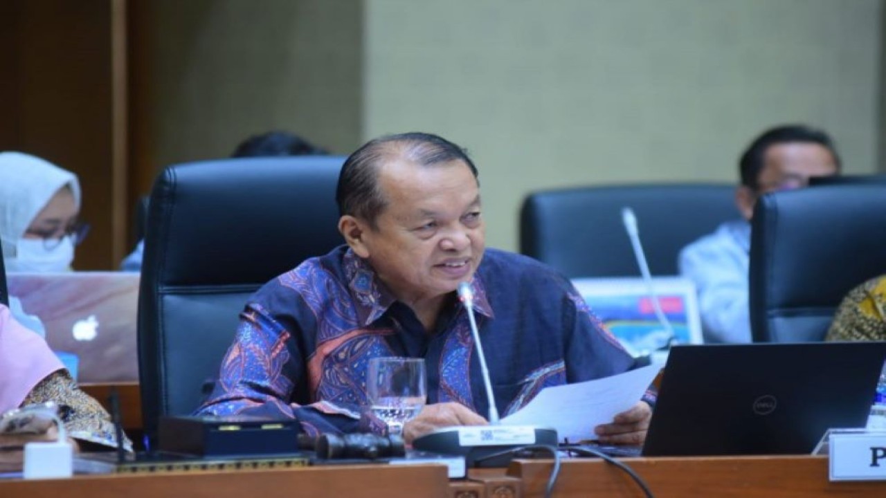 Anggota Komisi IX DPR RI Suir Syam saat memimpin audiensi Komisi IX DPR RI dengan Komisi Nasional Pengendalian Tembakau, di Gedung Nusantara II, Senayan, Jakarta, Senin (22/8/2022). (Jaka/Man)