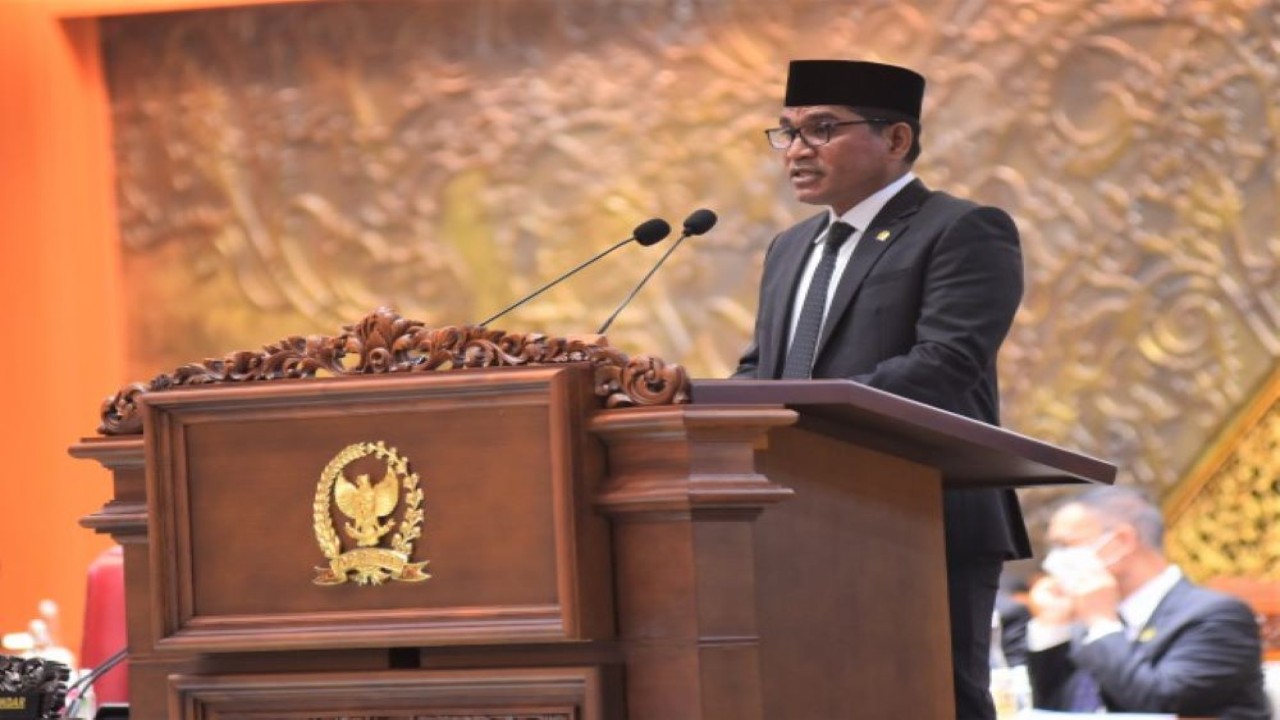 Anggota DPR RI Ahmad Yohan saat membacakan pandangan F-PAN atas RUU tentang APBN  TA 2023 beserta Nota Keuangannya dalam Rapat Paripurna DPR RI, di Gedung Nusantara II, Senayan, Jakarta, Selasa (23/8/2022). (Jaka/Man)