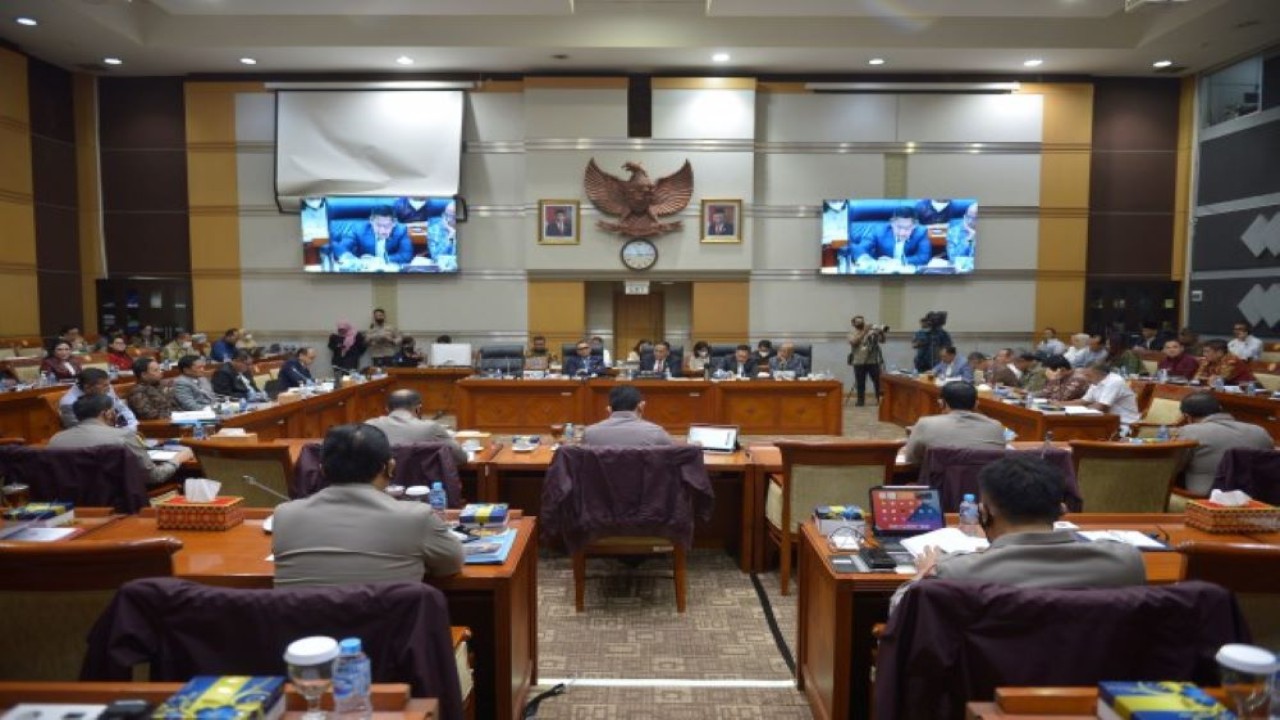 Suasana Rapat Kerja dan Rapat Dengar Pendapat Komisi III dengan Kapolri Jenderal Pol. Listyo Sigit Prabowo di Gedung Nusantara II DPR RI, Senayan, Jakarta, Rabu (24/8/2022). (Jaka/Man)