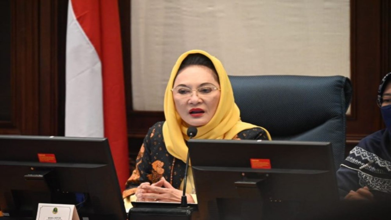 Anggota Komisi IX DPR RI Dewi Asmara saat Kunjungan Kerja Komisi IX DPR RI di Kantor Gubernur Jawa Barat, Kota Bandung, Jumat (26/8/2022). (Anne/nvl)