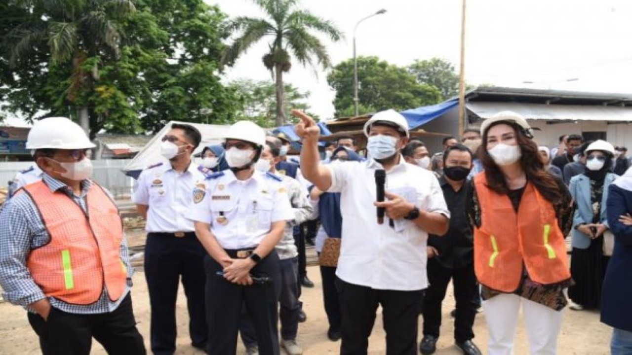 Wakil Ketua Komisi V DPR RI Robert Rouw saat memimpin Kunjungan Kerja Spesifik di Terminal Pakupatan di Serang, Banten, Jumat kemarin (26/8/2022). (Arief/Man)