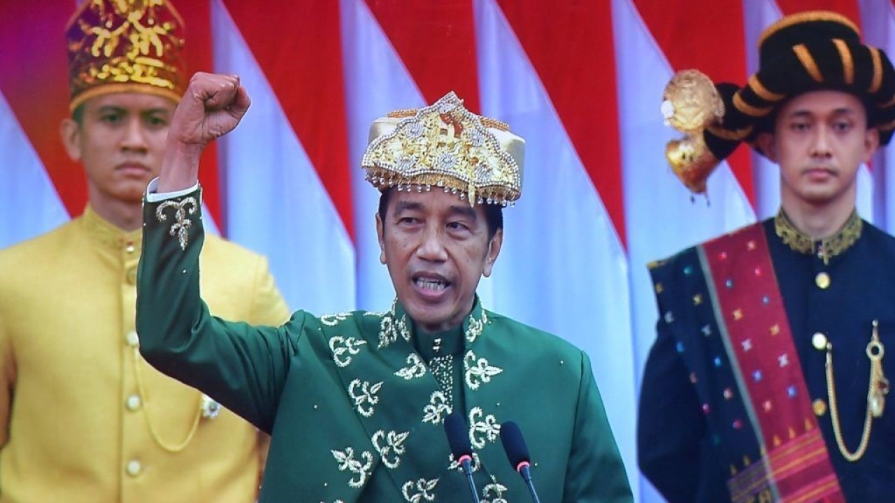 Presiden Jokowi menyampaikan pidato pada Sidang Tahunan MPR RI dan Sidang Bersama DPR RI dan DPD RI dalam rangka HUT Ke-77 Proklamasi Kemerdekaan RI, di Ruang Rapat Paripurna, Gedung Nusantara MPR/DPR/DPD RI, Senayan, Jakarta, Selasa (16/08/2022) pagi. (Humas Setkab/Rahmat)