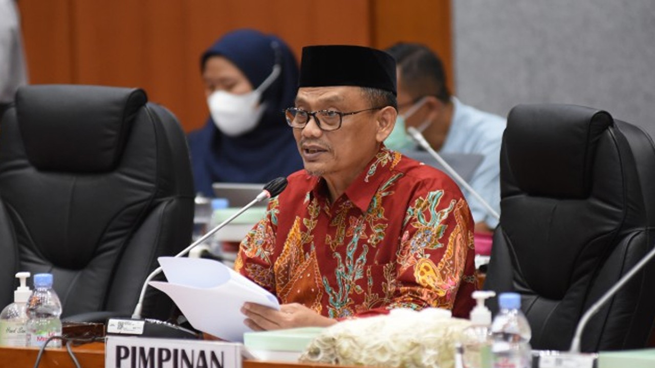 Wakil Ketua Komisi X DPR Abdul Fikri Faqih saat memimpin rapat dengar pendapat Komisi X DPR dengan Kepala Perpusnas, Jumat (2/9/2022). Foto: Devi/nvl