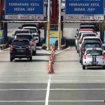 Antrean kendaraan di gerbang tol-1663400627