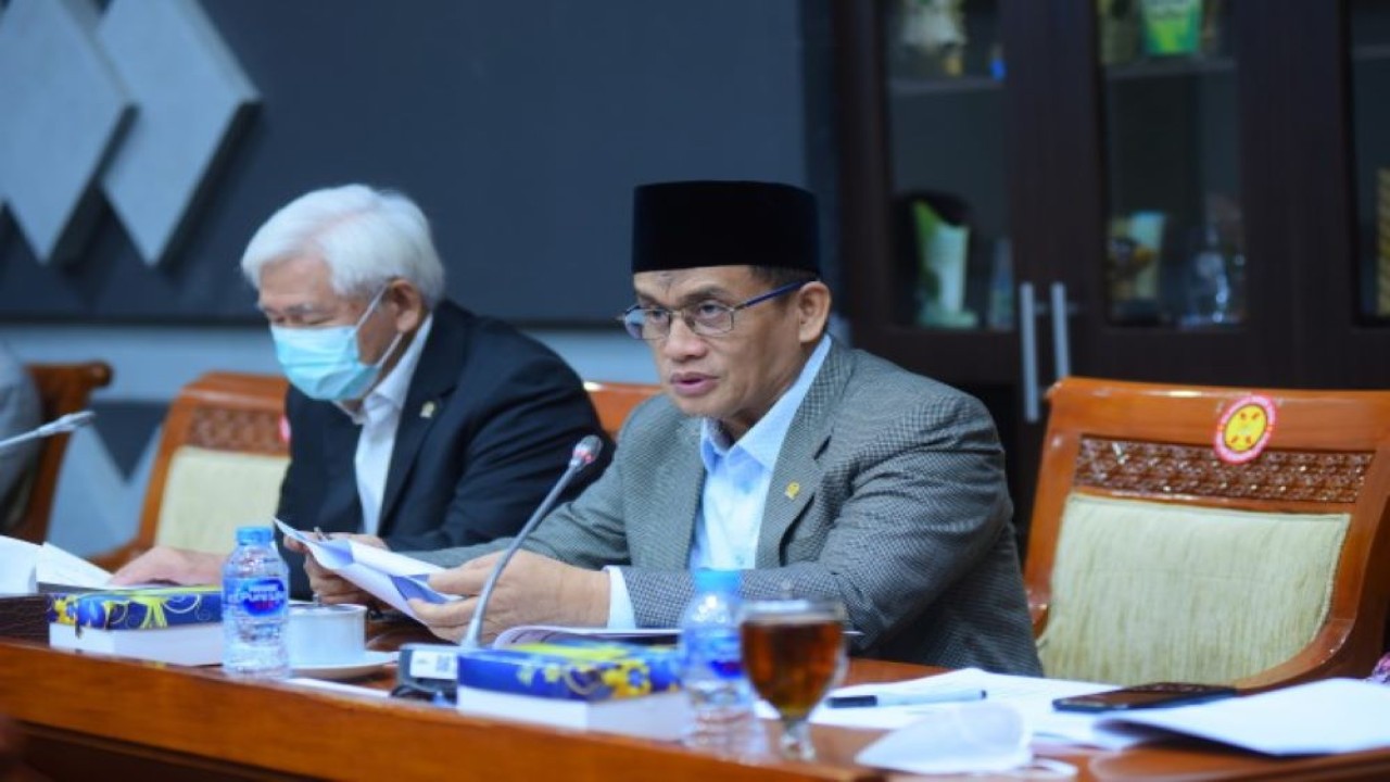 Anggota Komisi III DPR RI Romo H.R. Muhammad Syafi'i saat menghadiri Rapat Dengar Pendapat Komisi III DPR RI dengan Sekretaris MA Prof. Dr. Hasbi Hasan beserta segenap jajaran MA di Ruang Rapat Komisi III, Gedung Nusantara II DPR RI, Senayan, Jakarta, Kamis (1/9/2022). (Jaka/Man)