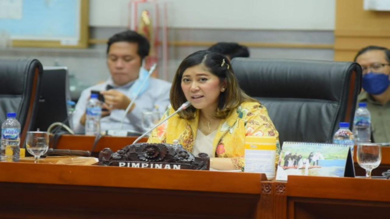 Ketua Komisi I DPR RI Meutya Hafid dalam rapat kerja Komisi I DPR RI bersama Menteri Luar Negeri RI Retno Marsudi, di Komplek Parlemen, Jakarta, Kamis (1/9/2022). (Runi/Man)