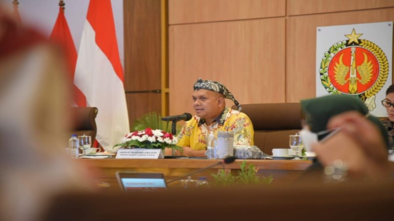 Wakil Ketua Komisi IX DPR RI Emanuel Melkiades Laka Lena saat memimpin Tim Kunspek Komisi IX DPR RI di Gedhong Pracimasana, Kompleks Kepatihan, Yogyakarta, Jumat (02/09/2022). (Singgih/nvl)