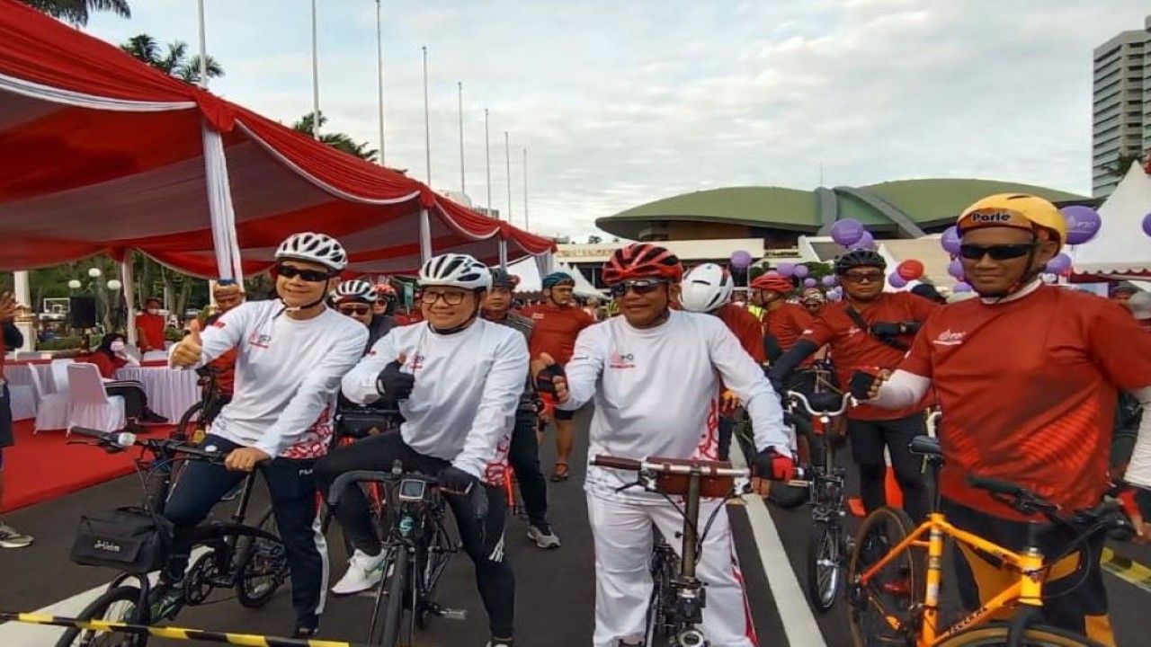 Wakil Ketua DPR RI Koordinator Bidang Kesejahteraan Rakyat (Korkesra) Abdul Muhaimin Iskandar mengikuti acara 'P20 Friendship Ride and Run', di Kompleks Parlemen, Senayan, Jakarta, Minggu (4/9/2022). (Adiantoro/NTV)