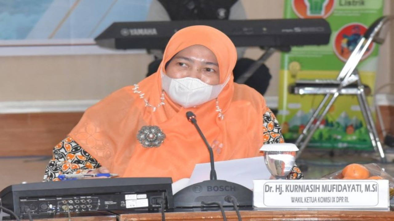 Wakil Ketua Komisi IX DPR RI Kurniasih Mufidayati saat pada pertemuan Tim Kunjungan Kerja Spesifik Komisi IX DPR RI dengan jajaran Pemprov NTB dan mitra kerja terkait di Kantor Dinas Kesehatan Provinsi NTB, Mataram, Jumat (2/9/2022). (Icha/nvl)