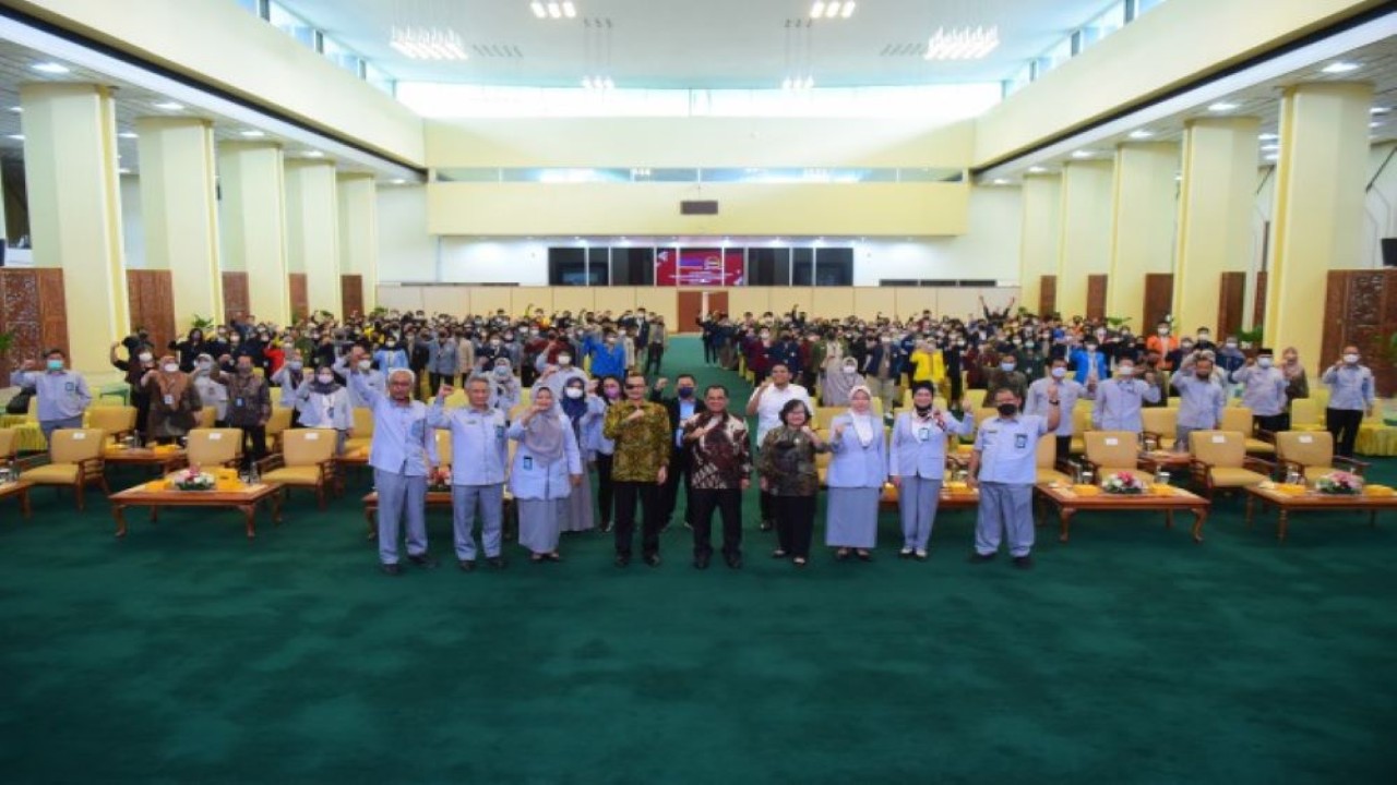 Sekretaris Jenderal DPR RI Indra Iskandar saat membuka kegiatan program 'Magang di Rumah Rakyat', di Gedung Nusantara IV, Senayan, Jakarta, Senin (5/9/2022). (Jaka/Man)