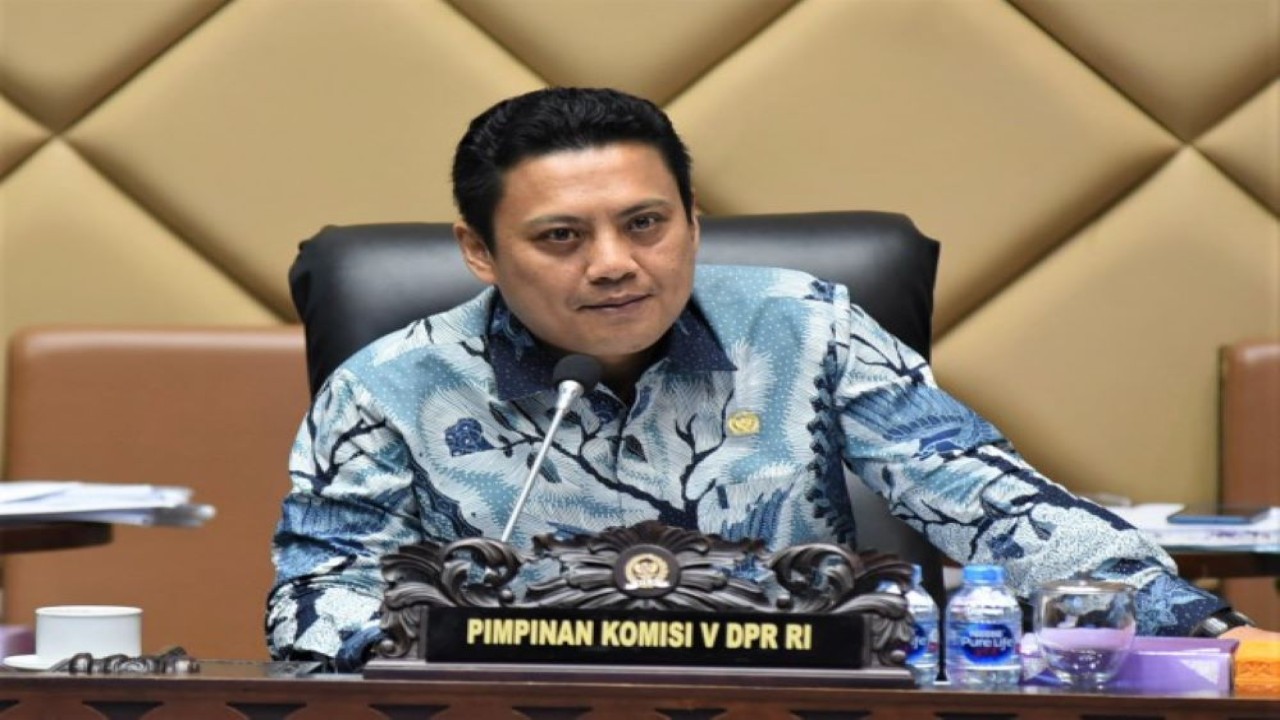 Wakil Ketua Komisi V DPR Andi Iwan Darmawan Aras dalam rapat dengar pendapat Komisi V DPR RI dengan jajaran eselon I Kemendes PDTT, Selasa (6/9/2022). (Arief/Man)