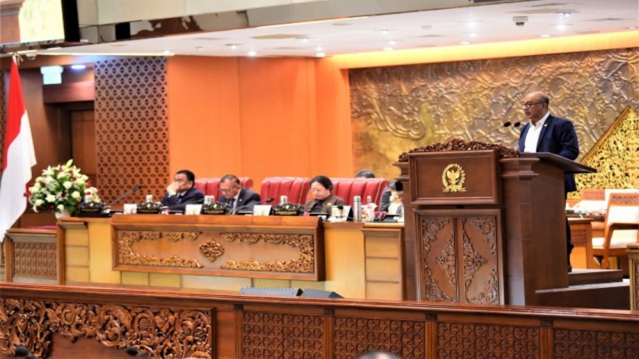 Wakil Ketua Banggar DPR RI Syarief Abdullah Alkadrie dalam Rapat Paripurna DPR RI Ke-4 Masa Persidangan I Tahun Sidang 2022-2023, agenda Pembicaraan Tingkat II/Pengambilan Keputusan atas RUU tentang Pertanggungjawaban atas Pelaksanaan APBN Tahun Anggaran 2021 di Gedung Nusantara II DPR RI, Senayan, Jakarta, Selasa (6/9/2022). (Jaka/Man)