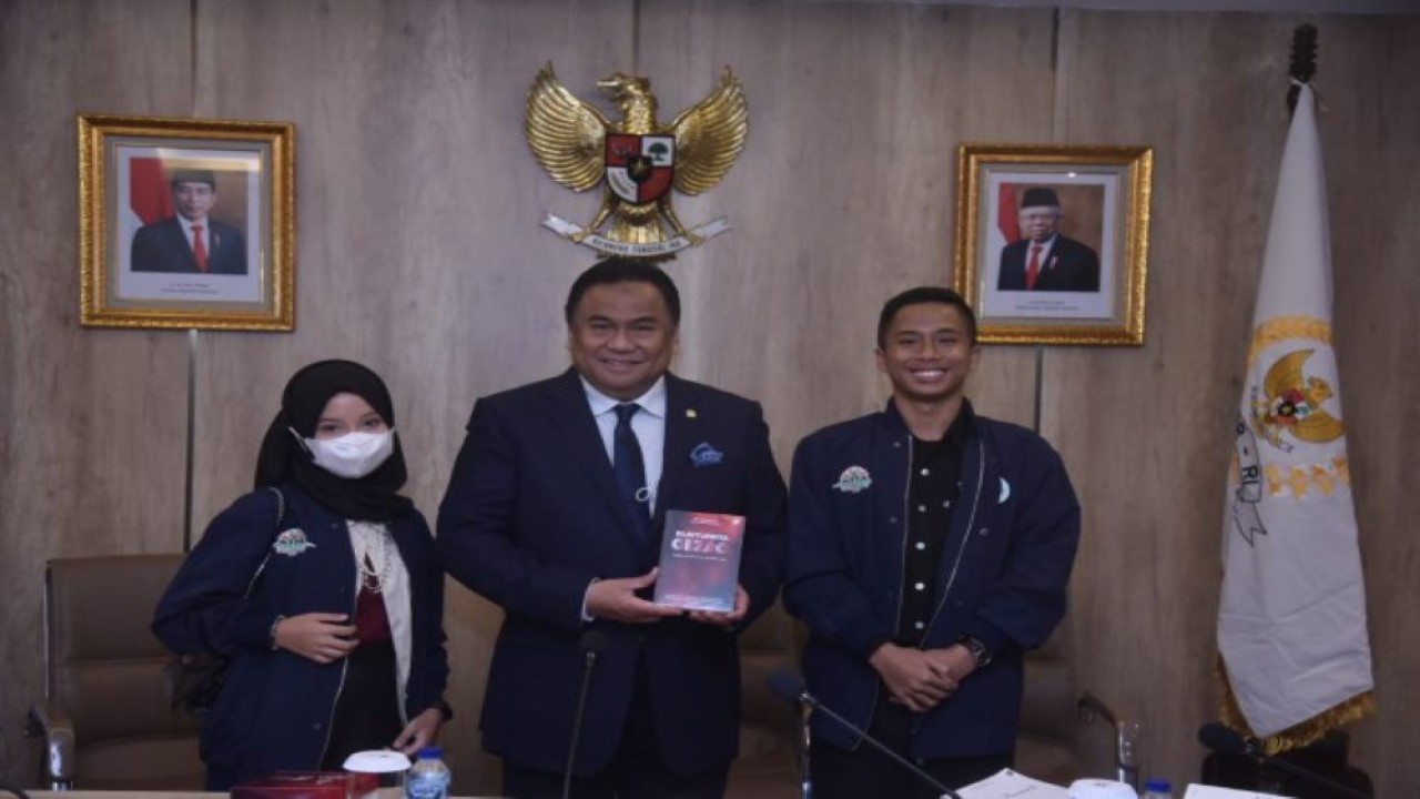 Wakil Ketua DPR RI Rachmat Gobel saat menerima alumni Parja 2019, 2020 dan 2021 di Gedung Nusantara III, Senayan, Jakarta, Selasa (6/9/2022). (Azka/Man)