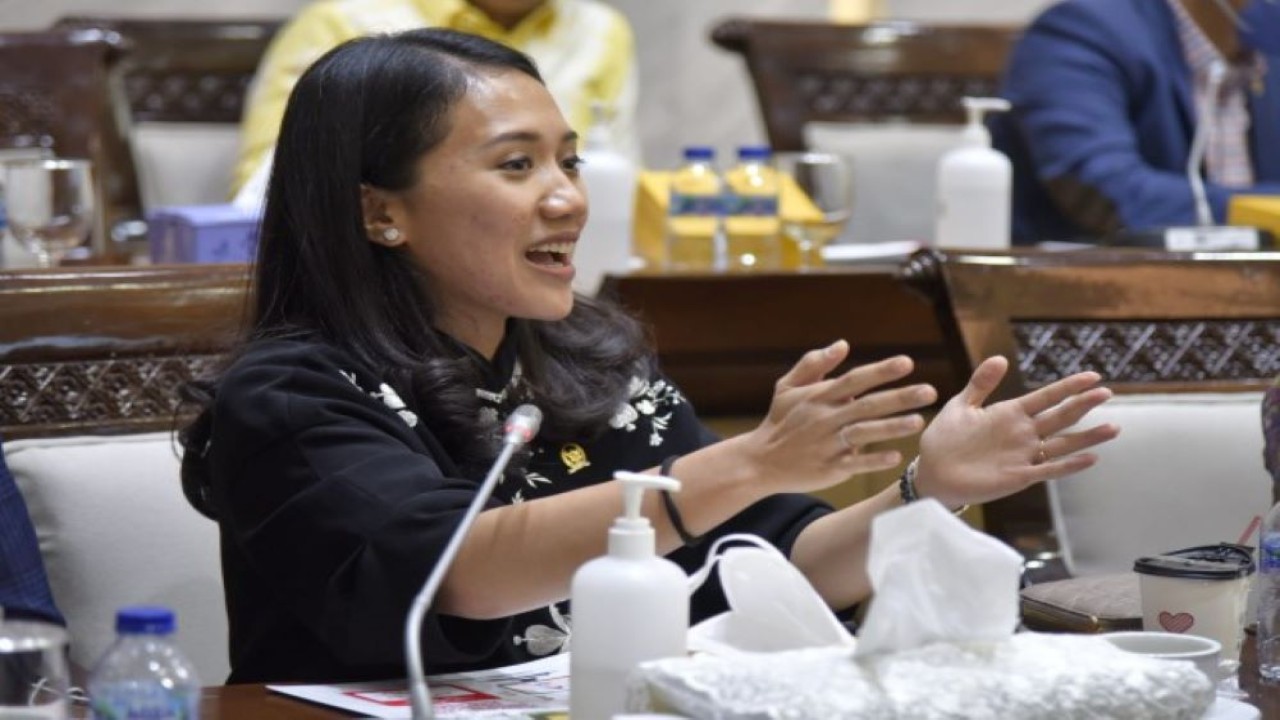 Anggota Komisi XI DPR RI Puteri Anetta Komarudin dalam Rapat Dengar Pendapat Komisi XI DPR RI bersama BPK dan BPKP, di Gedung Nusantara I, Senayan, Jakarta, Rabu (7/9/2022). (Munchen/Man)