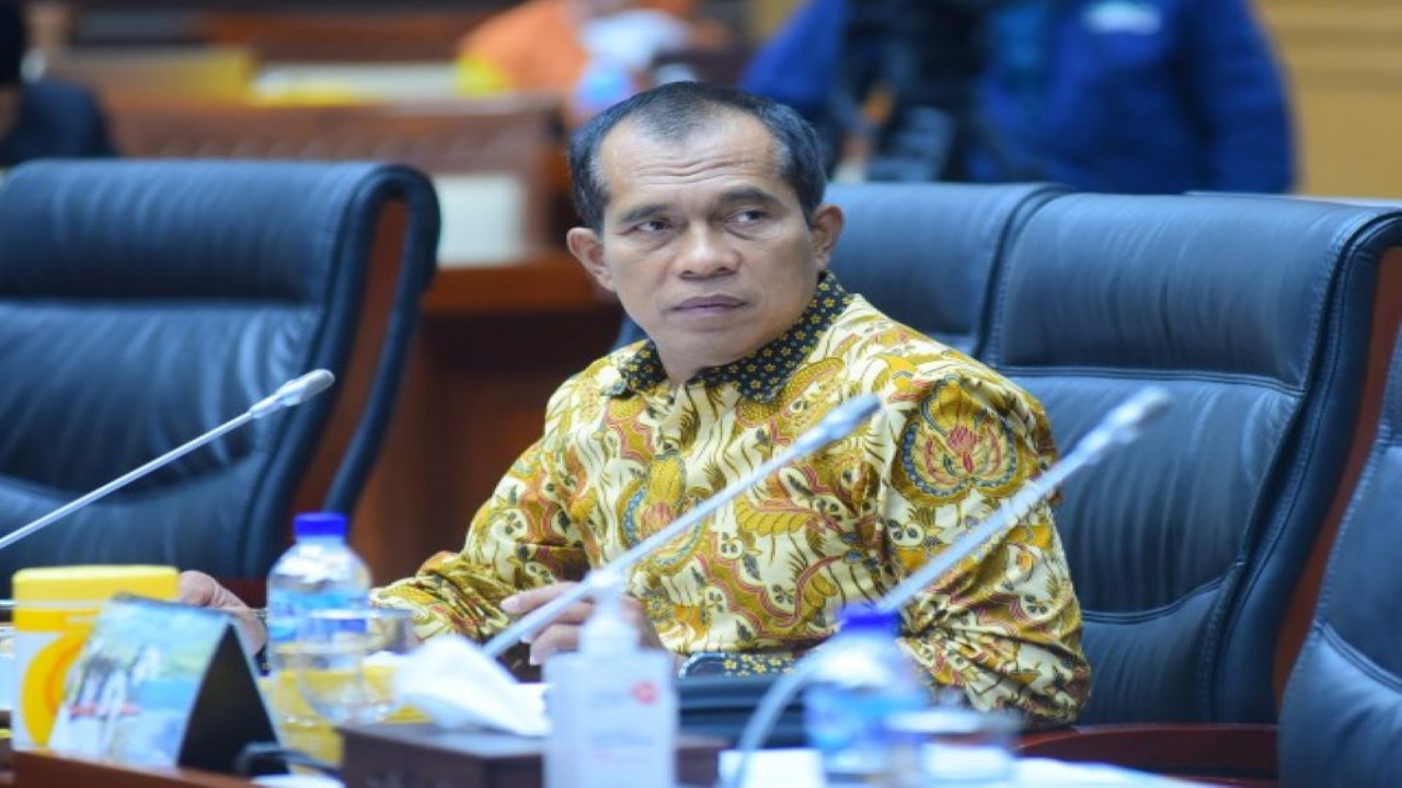 Wakil Ketua Komisi I DPR RI Abdul Kharis Almasyhari saat Rapat Kerja Komisi I DPR RI dan Menteri Komunikasi dan Informatika Johnny G Plate, Wakil Menteri Dalam Negeri John Wempi Wetipo dan perwakilan dari Kementerian Hukum dan HAM (Kemenkumham) di Gedung DPR RI, Senayan, Jakarta, Rabu (7/9/2022). (Jaka/Man)