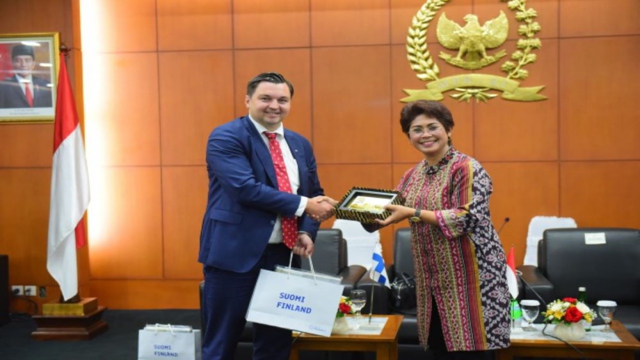 Ketua GKSB Badan Kerja Sama Antar Parlemen (BKSAP) DPR RI Mercy Christie Barends saat memimpin GKSB DPR RI-Parlemen Finlandia menerima Parlemen Finlandia dipimpin Chair of the Committee for the Future of Parliament of Finland Mr. Joakim Strand di Ruang Delegasi, Gedung Nusantara V DPR/MPR RI, Senayan, Jakarta, Kamis (8/9/2022). (Jaka/Man)