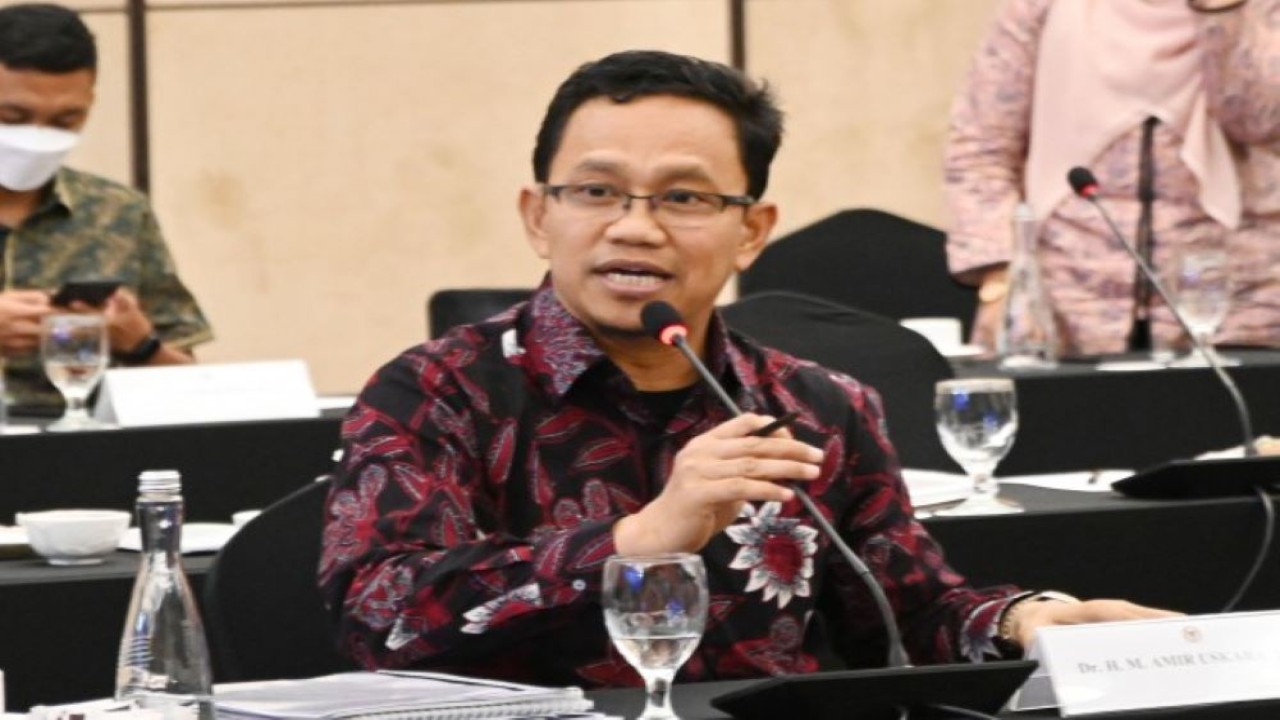 Wakil Ketua Komisi XI DPR RI Amir Uskara memimpin Tim Kunjungan Kerja Spesifik Komisi XI DPR RI di Batam, Kepri, Jumat (9/9/2022). (Nadya/nvl)