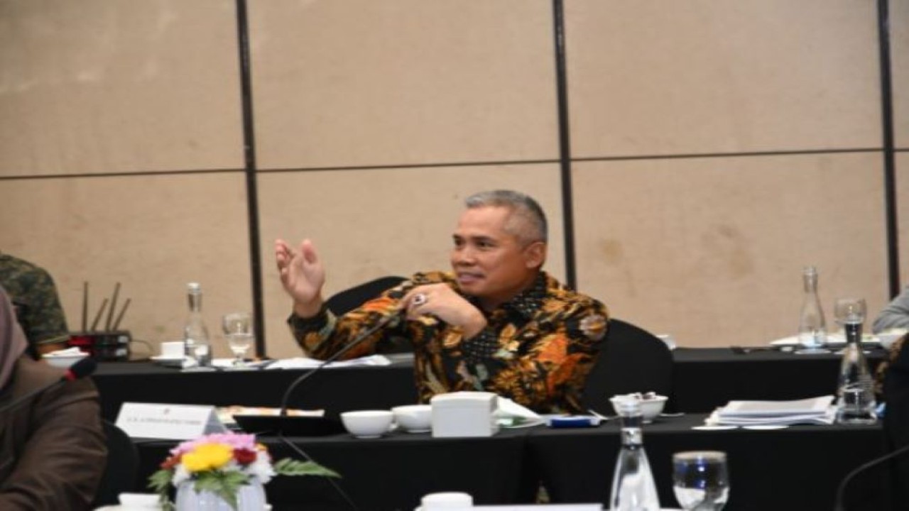 Anggota Komisi XI DPR RI Achmad Hafisz Thohir saat foto bersama usai mengikuti Kunjungan Kerja Spesifik Komisi XI DPR RI ke Batam, Kepulauan Riau, Jumat (9/9/2022). (Nadya/nvl)