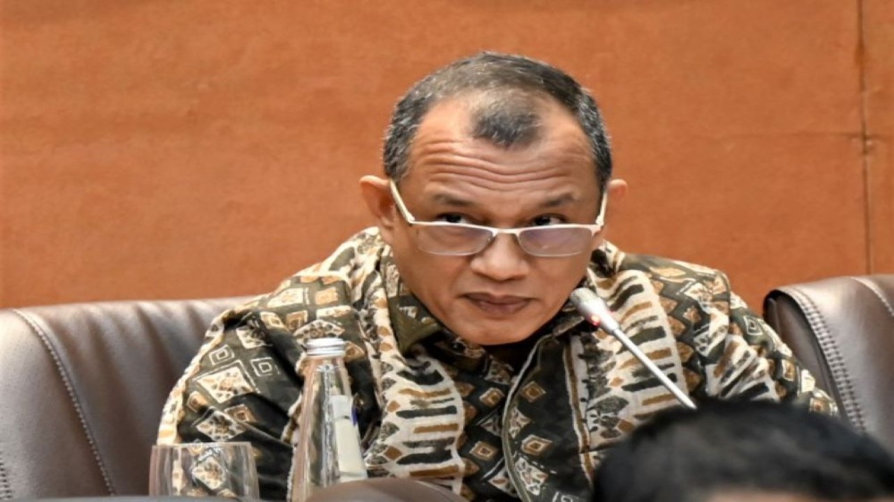 Anggota Komisi VI DPR RI Budhy Setiawan dalam RDP dengan Direktur Utama PT Indonesia Asahan Aluminium (Persero)/MIND ID, Direktur Utama PT Aneka Tambang Tbk, dan Direktur Utama PT Freeport Indonesia, di Gedung Nusantara I, Senayan, Jakarta, Senin (12/9/2022). (Tari/Man)